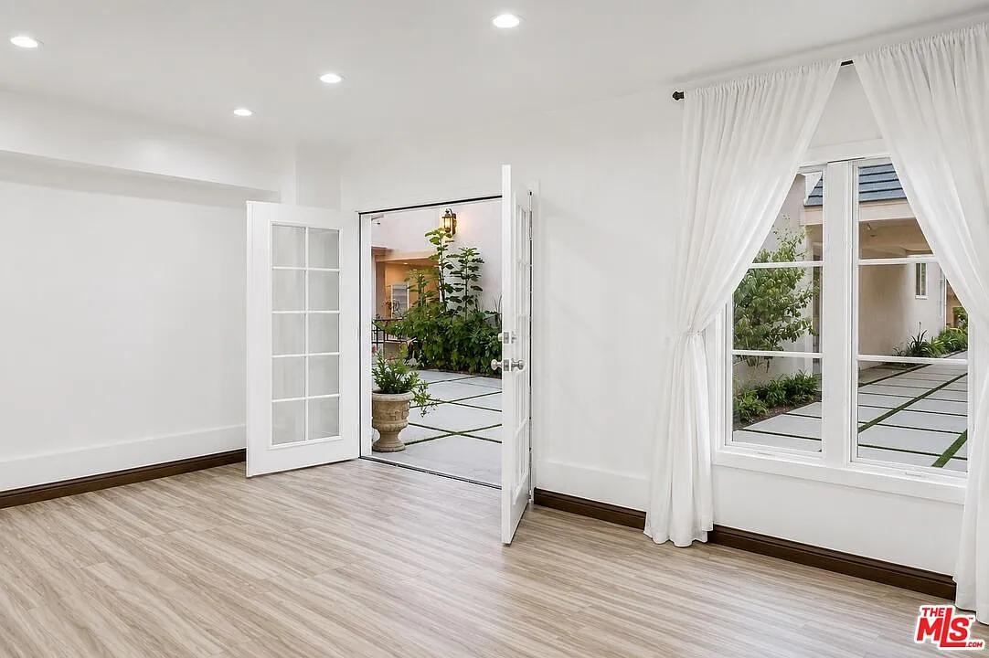 1 bed, 2.0 bath, 1100 sqft, $4,800 — Photo 4