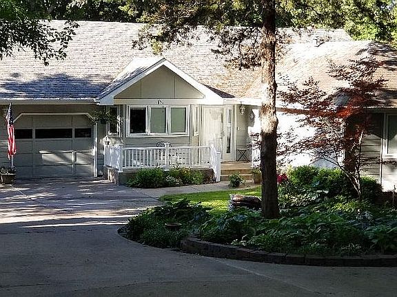 2nd image of 3016 Tamarak Dr