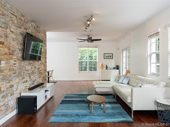 4th image of 3142 Peachy St #5