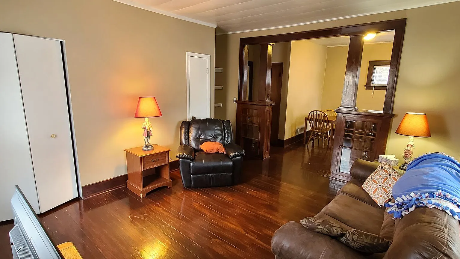 Taylor & Company 1243 — Photo 1