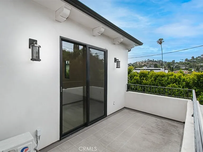 5017 Hesperia Ave — Photo 35