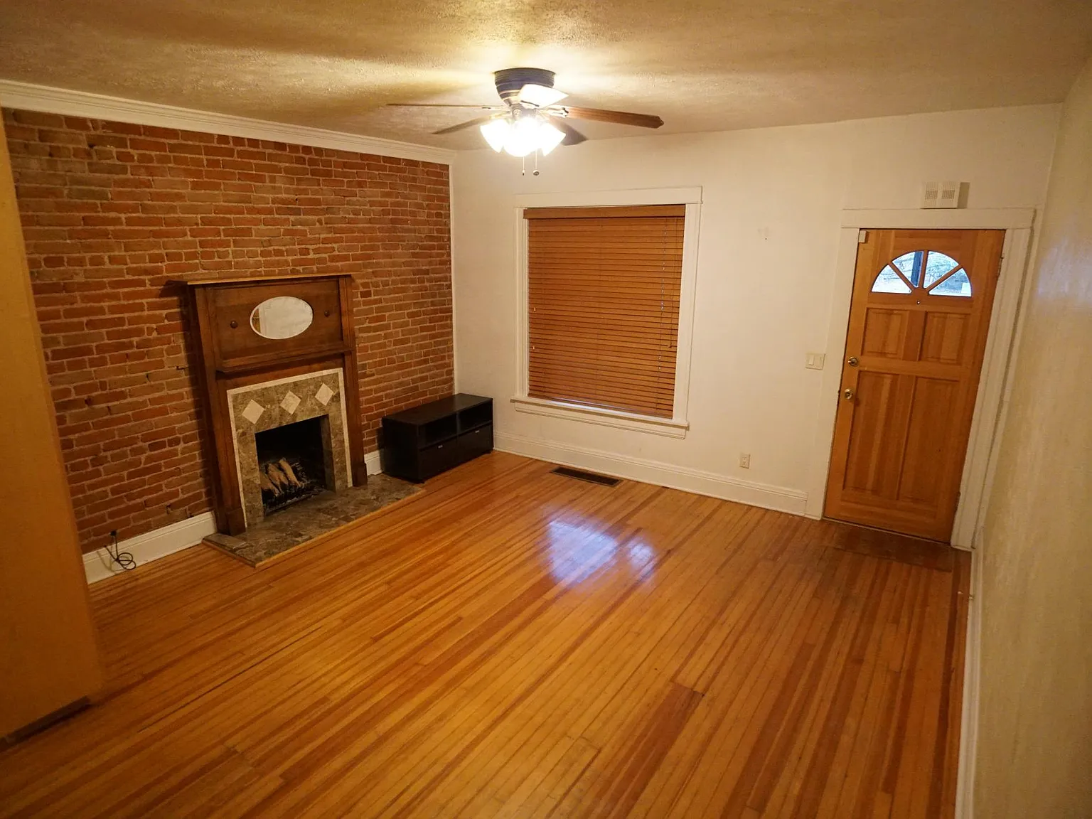 3 bed, 1328 sqft, $2,900 — Photo 3