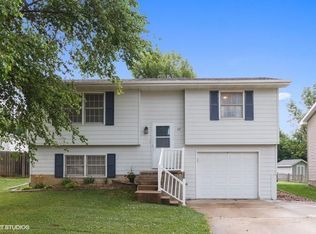 52 Brook Cir, Pella, IA 50219