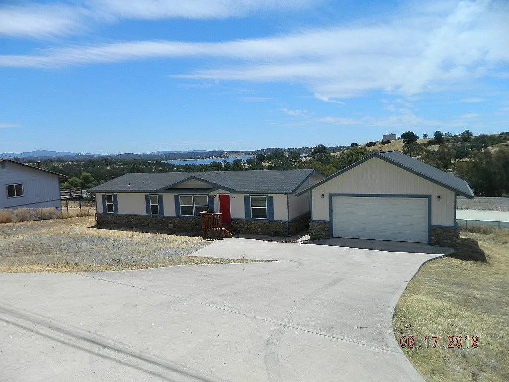 3850 Lakeview Dr photo 1