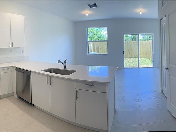 3rd image of 2628 SE 19th St