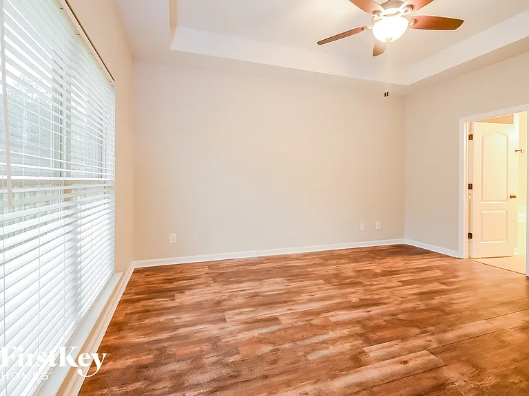 1072 Pine Valley Dr — Photo 8