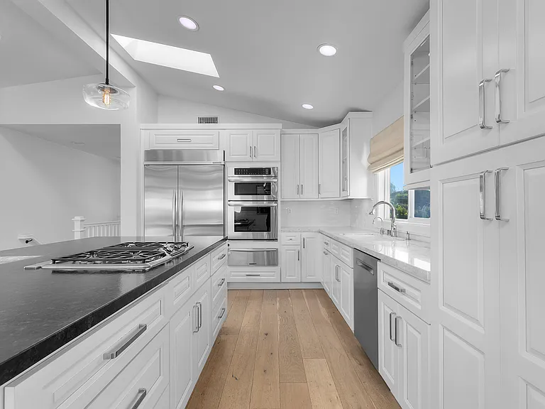 3200 N Poinsettia Ave — Photo 4