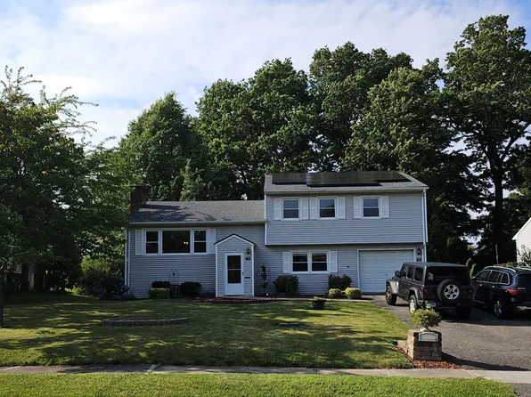 62 Lyman Road, West Hartford, CT 06117