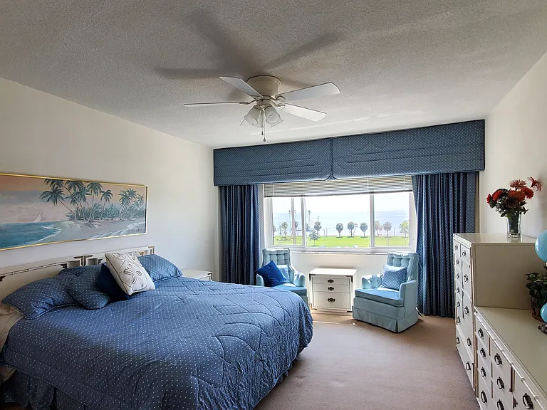 Guest bedroom with great view of Tampa Bay