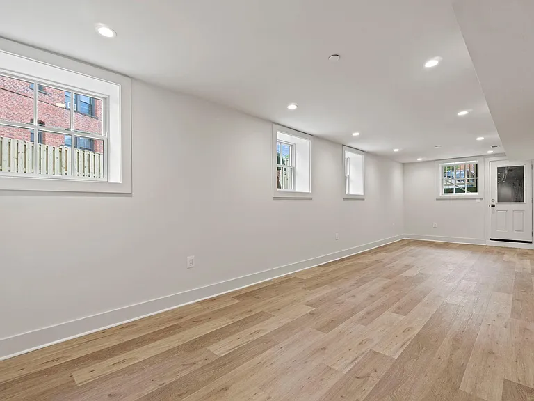 2753 Macomb St NW #1 — Photo 11