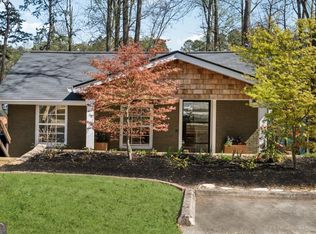6337 Lakeview Dr, Buford, GA