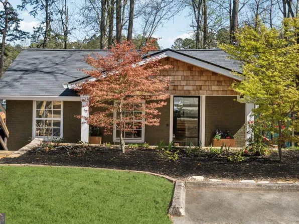 6337 Lakeview Dr, Buford, GA 30518