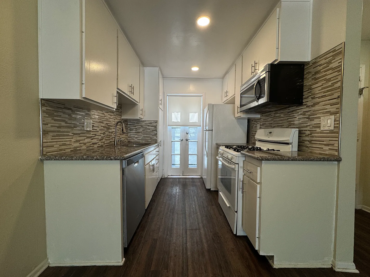 2 bed, 1200 sqft, $3,295 — Photo 3