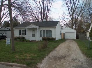 1402 Pompton Cir, Lansing, MI 48910