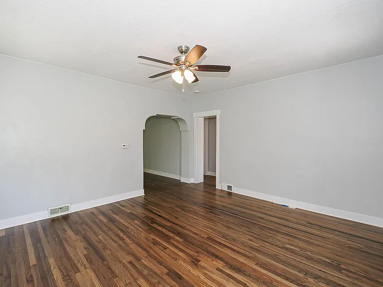 53 N 100 W — Photo 14