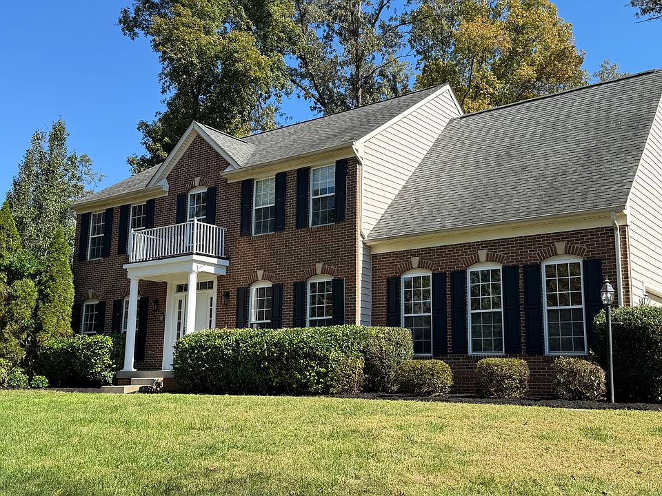 Fresh mulch, landscaping, and recently power washed.