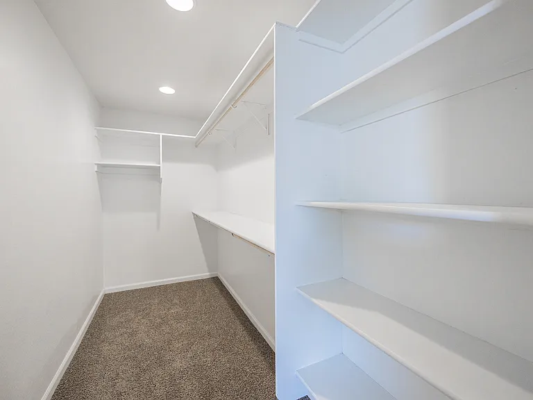 2547 E Illini St — Photo 15