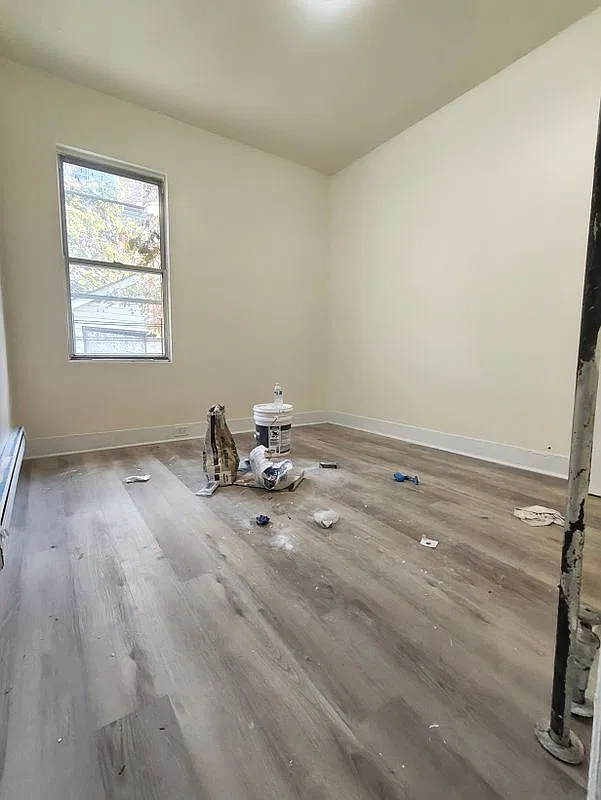 3 bed, 1.0 bath, 1305 sqft, $3,600 — Photo 4