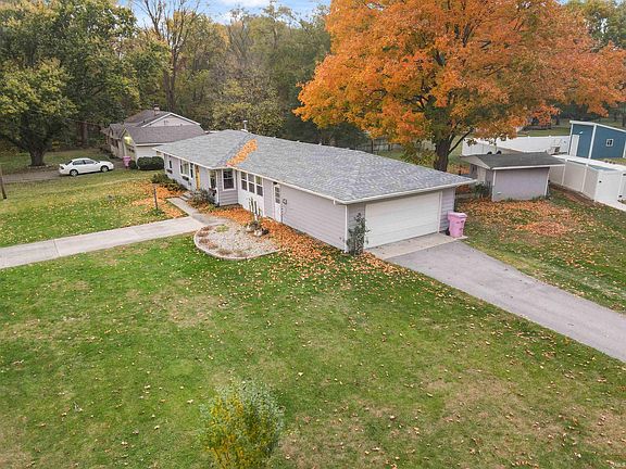 2nd image of 30506 Edgewater Dr