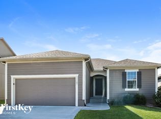 11105 Highview Rd, Peculiar, MO 64078