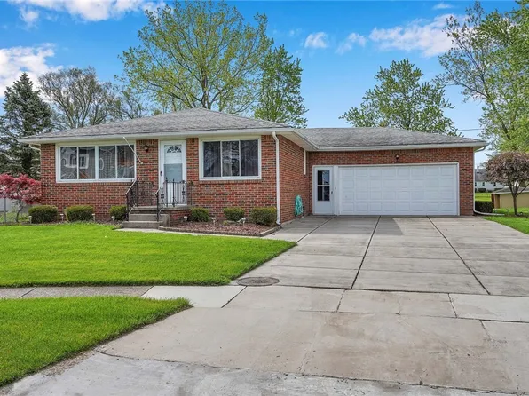 7 S Seine Dr, Cheektowaga, NY 14227