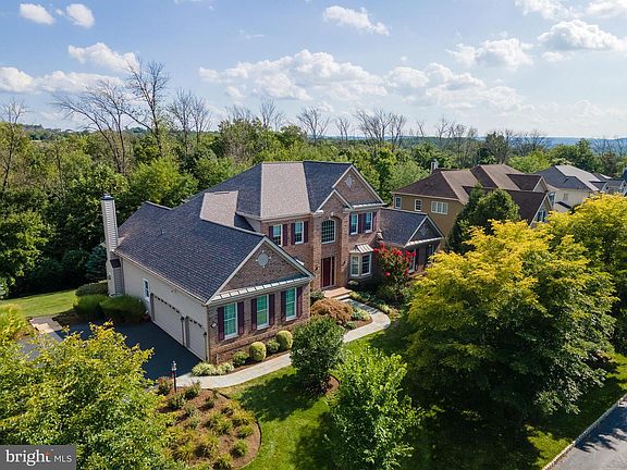 3rd image of 45 Goldfinch Cir