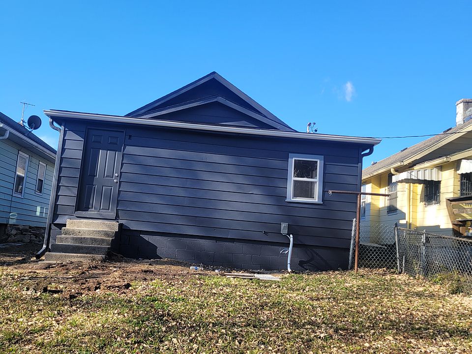 2nd image of 2455 Quincy St