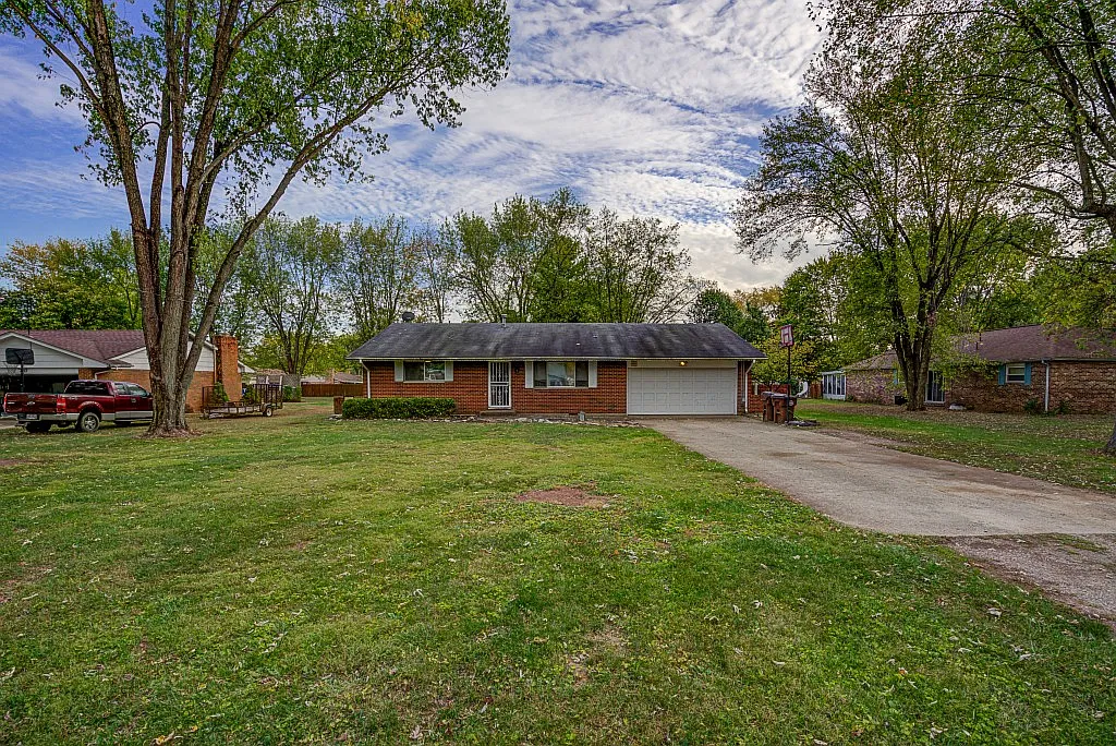 7733 Chamberlain Rd photo 1