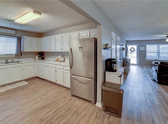 3rd image of 1922 S Yuma Ct