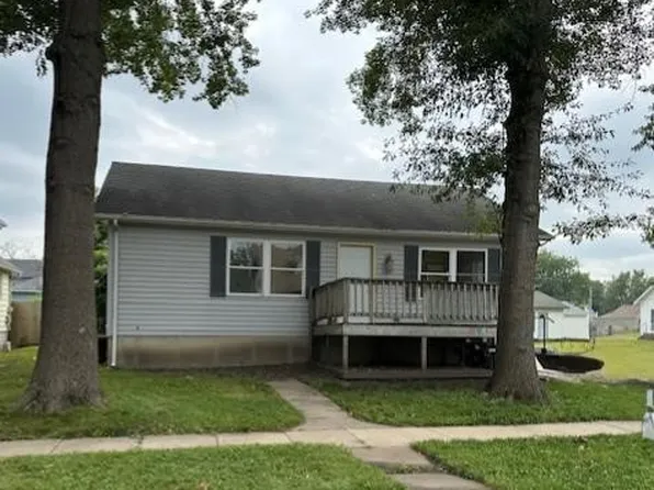 235 W Randolph St, Marengo, IA 52301