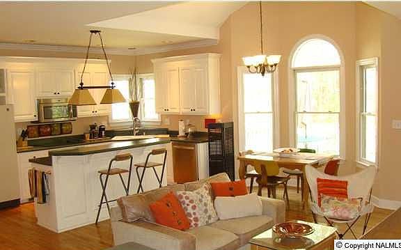 2nd image of 2607 Southhurst Dr SE