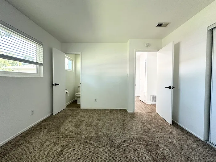 1320 Sheridan Ave — Photo 21