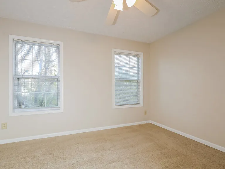 1541 Brookfield Cir — Photo 17