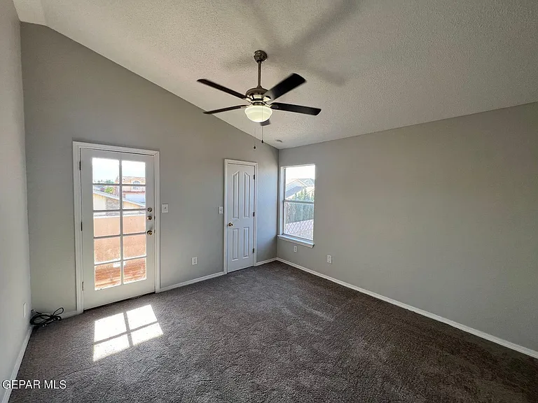 11013 Thatcher Pond Ln — Photo 5