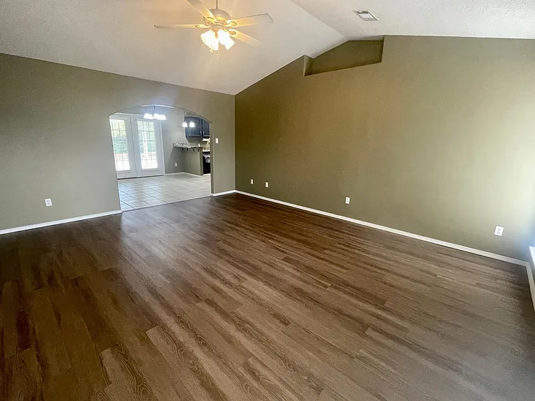1702 Eastgate Cir — Photo 12