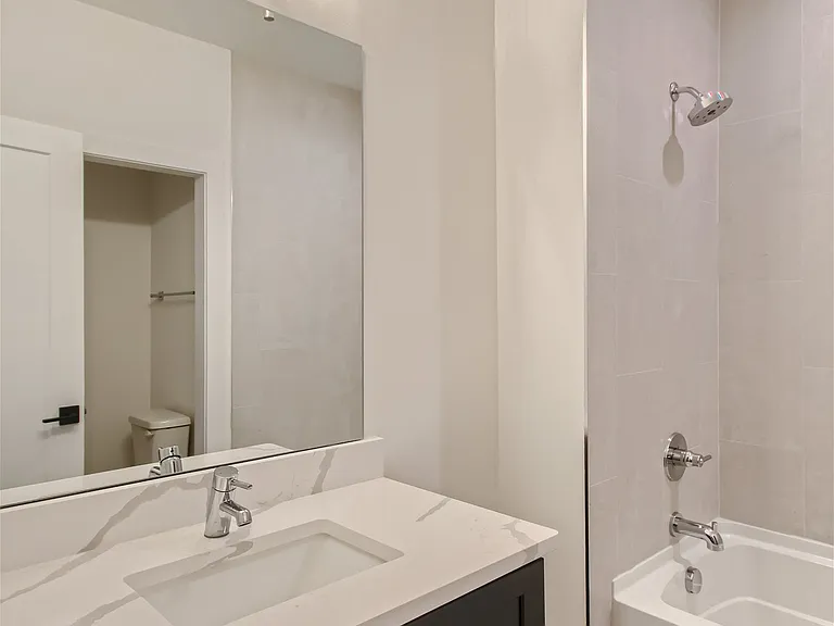 1st floor- Full bathroom ensuite