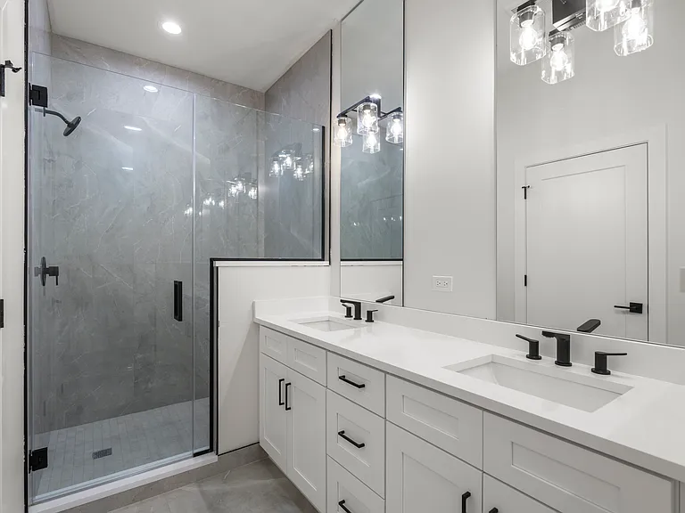420 E 50th Pl #2 — Photo 16