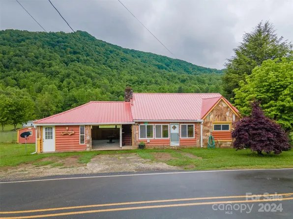 3338 Yellow Creek Rd, Robbinsville, NC 28771