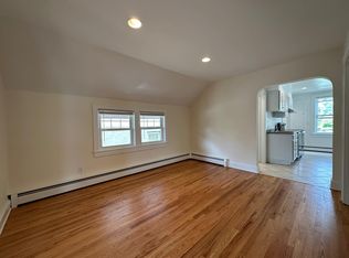 32 Valley Rd, Cos Cob, CT 06807