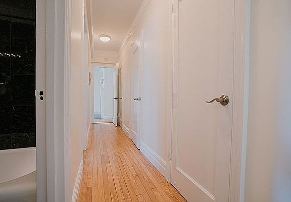 3rd image of 210 E 68th St APT 7L