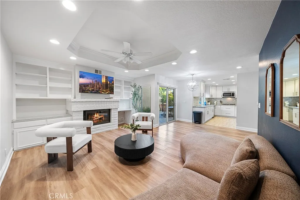4 bed, 2.5 bath, 2326 sqft, $7,200 — Photo 3