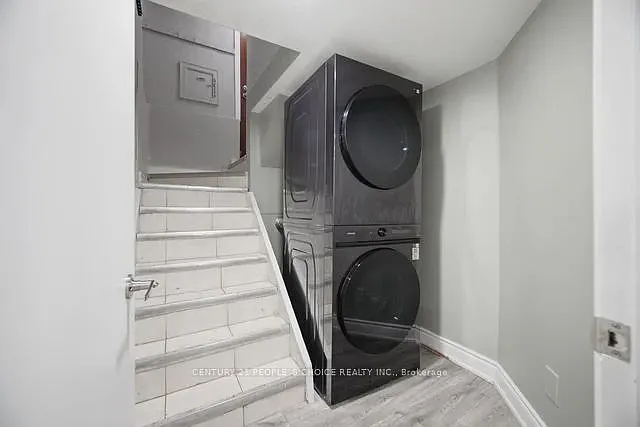 249 Burnhamthorpe Rd #-LOWER — Photo 14