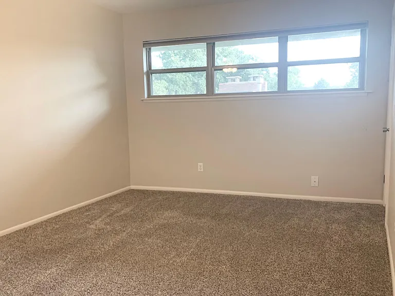 4616 N Harvey Pkwy — Photo 31