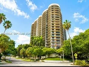 2843 S Bayshore Dr #P4-F — Photo 1