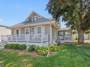 704 4th St, Grundy Center, IA 50638