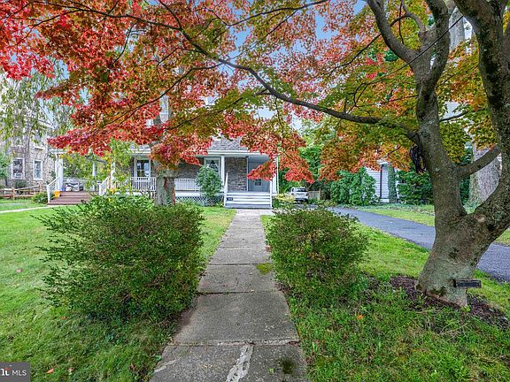 2nd image of 608 Washington Ln