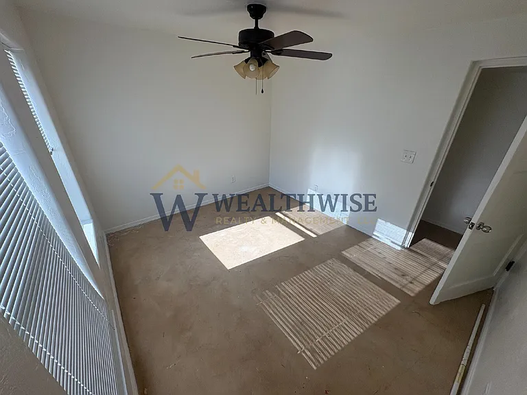 216 E Waverly St — Photo 7