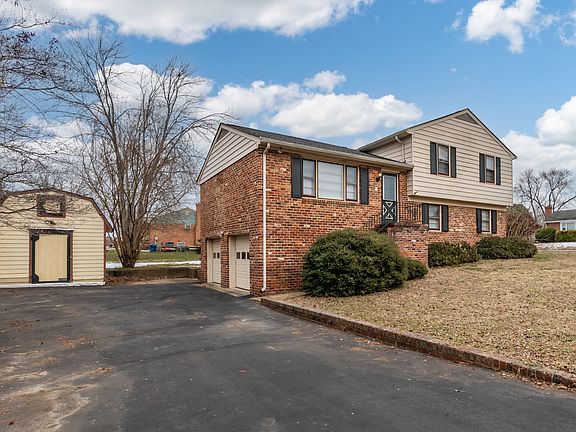 2nd image of 7938 Colony Dr
