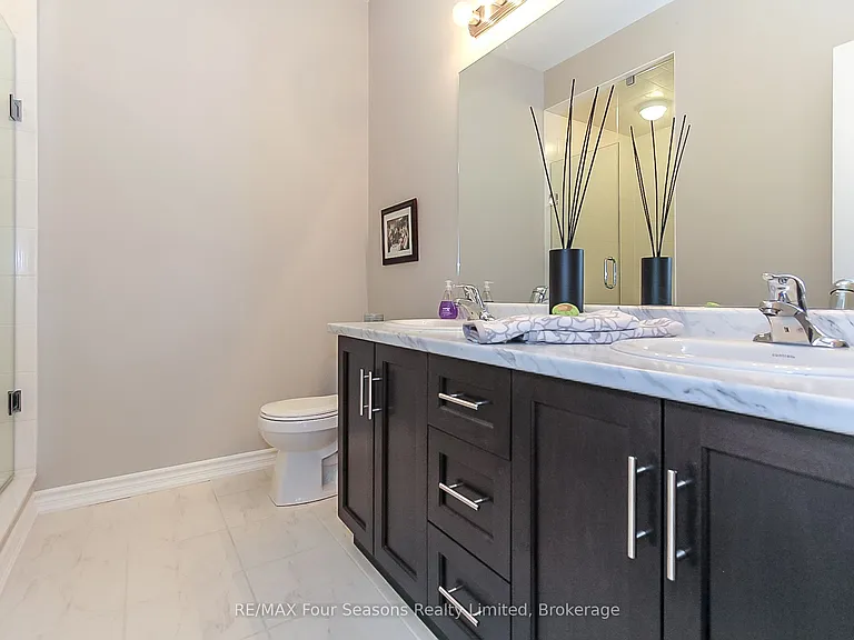 12 Robbie Way — Photo 8