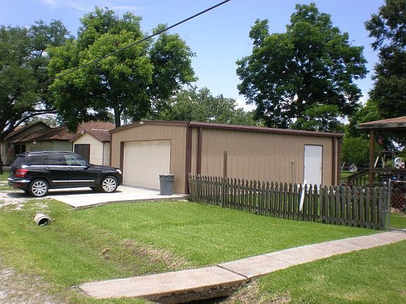 4th image of 330 Avenue E